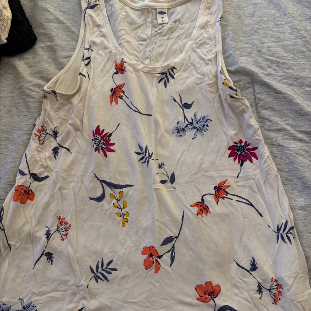 Old Navy size small tank